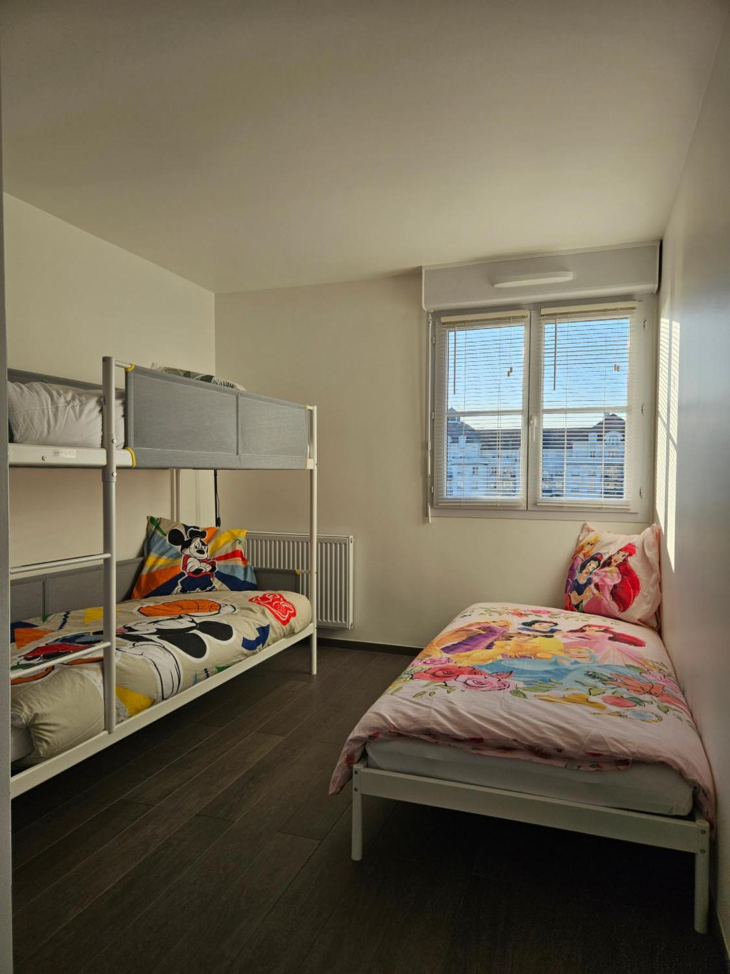 3 Chambres-gare 1 Min-disneyland Paris 6 Min Apartment